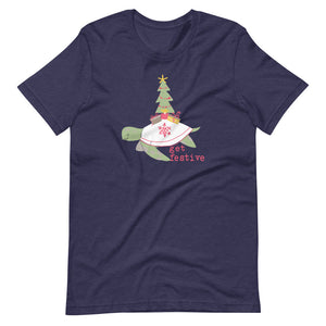 Get Festive Christmas Turtle Short-Sleeve Unisex T-Shirt for Ocean Lovers, Beach Goers